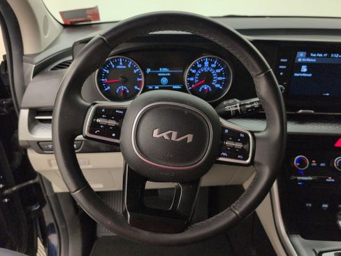 Used 2024 Kia Carnival LX image 40