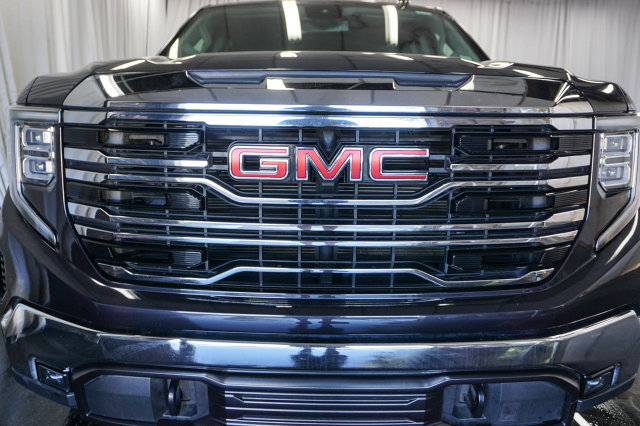 Used 2025 GMC Sierra 1500 SLT AWD/4WD image 3