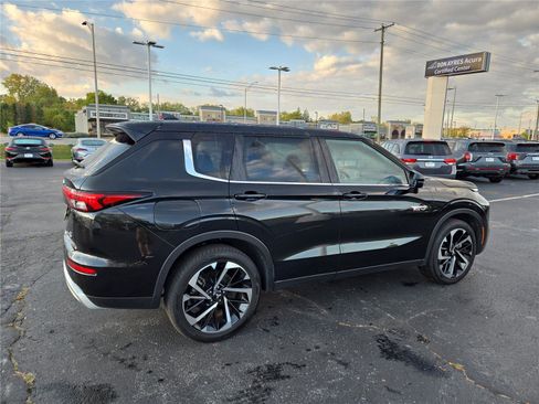 Used 2023 Mitsubishi Outlander SE image 28