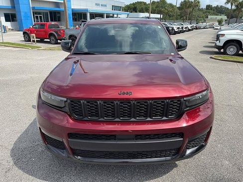 Used 2024 Jeep Grand Cherokee L Limited w/ Black Appearance Package AWD/4WD image 8