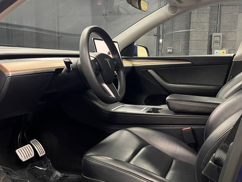 Used 2023 Tesla Model Y Performance AWD/4WD image 2