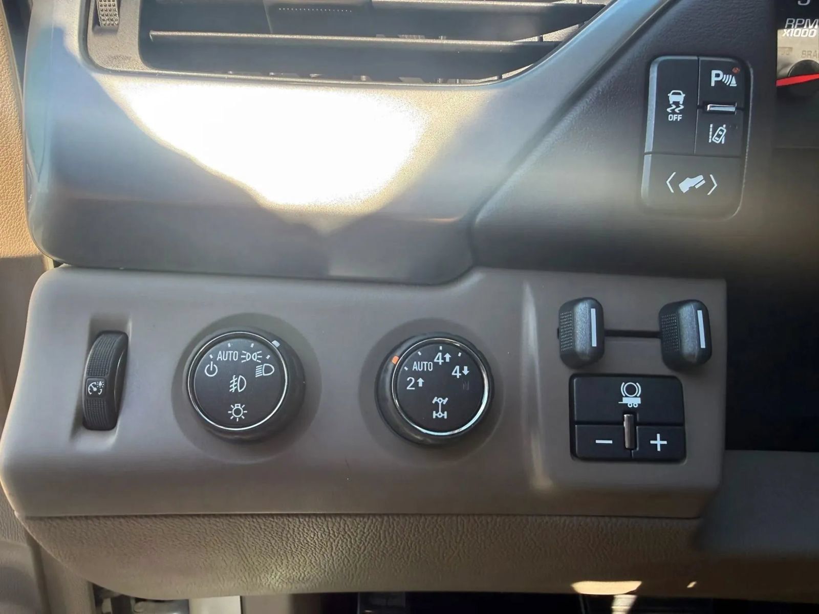 Used 2015 Chevrolet Suburban LTZ AWD/4WD image 17