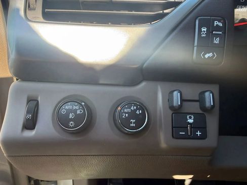 Used 2015 Chevrolet Suburban LTZ AWD/4WD image 17