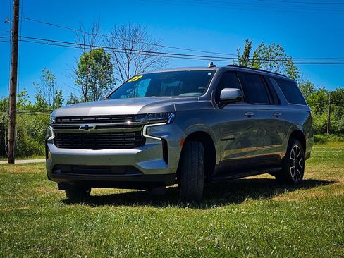 Used 2022 Chevrolet Suburban RST w/ Luxury Package AWD/4WD image 7
