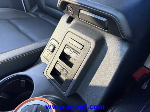 Used 2023 Ford Bronco Badlands image 14