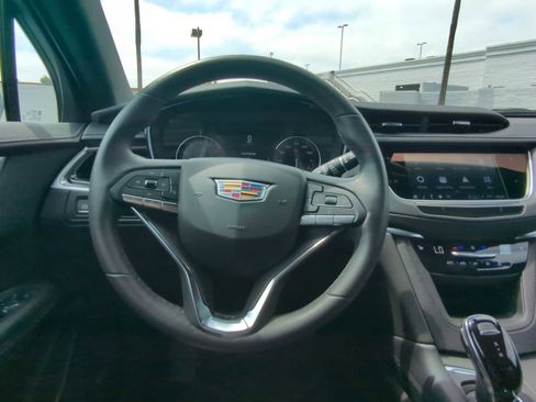 Used 2025 Cadillac XT6 Luxury image 14
