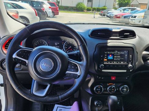 Used 2016 Jeep Renegade Trailhawk w/ Premium Trailhawk Package AWD/4WD image 11
