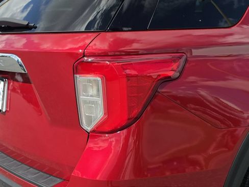 Used 2024 Ford Explorer XLT RWD image 14