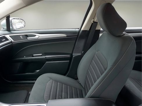 Used 2020 Ford Fusion SE image 14