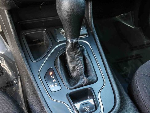 Used 2019 Jeep Cherokee Latitude w/ Popular Appearance Group image 23