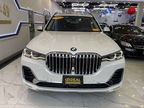 Used 2022 BMW X7 xDrive40i w/ Premium Package AWD/4WD image 2