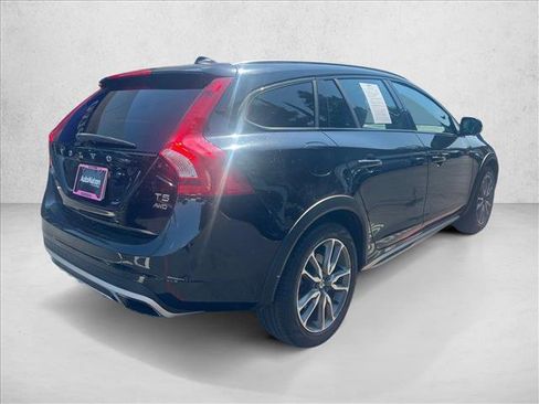 Used 2018 Volvo V60 T5 Cross Country Platinum image 7