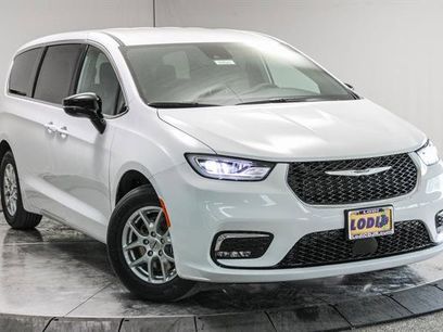 New 2025 Chrysler Pacifica Select