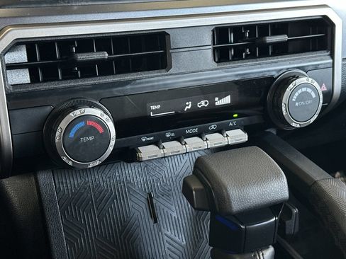 Used 2025 Toyota 4Runner SR5 AWD/4WD image 19