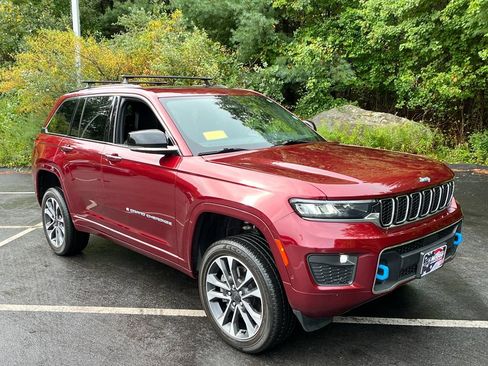 Used 2023 Jeep Grand Cherokee Overland w/ Luxury Tech Group IV AWD/4WD image 7