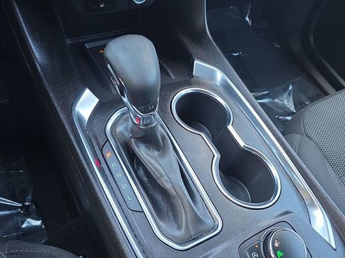 Used 2023 Chevrolet Traverse LT image 16