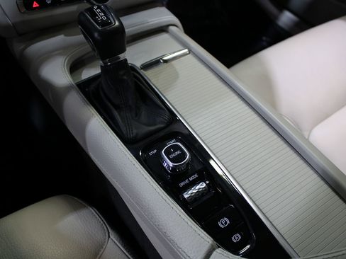 Used 2017 Volvo S90 T6 Momentum w/ Vision Package image 32