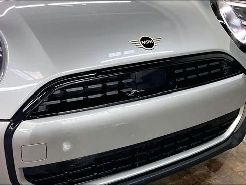 Certified 2025 MINI Cooper 2-Door Hardtop image 32