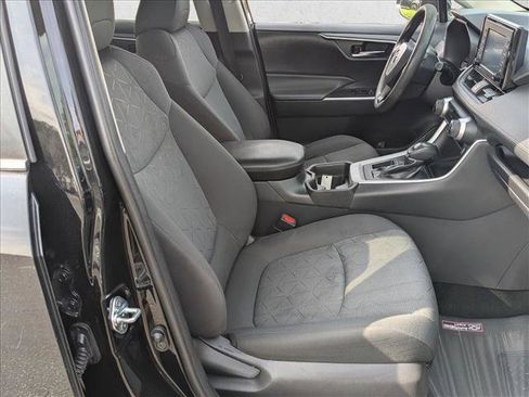 Used 2021 Toyota RAV4 XLE FWD image 19