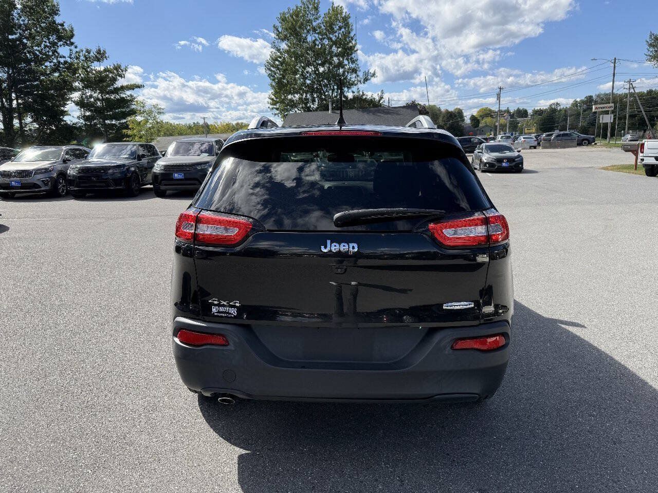 Used 2016 Jeep Cherokee Latitude w/ Cold Weather Group AWD/4WD image 6
