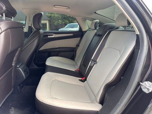 Used 2019 Ford Fusion SE w/ Equipment Group 151A image 17