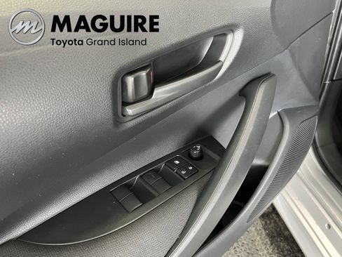 Used 2022 Toyota Corolla LE image 4