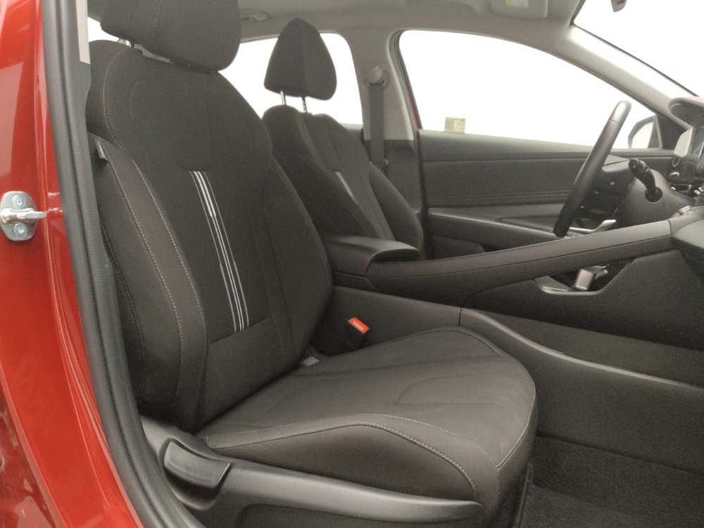Used 2025 Hyundai Elantra SEL FWD image 21