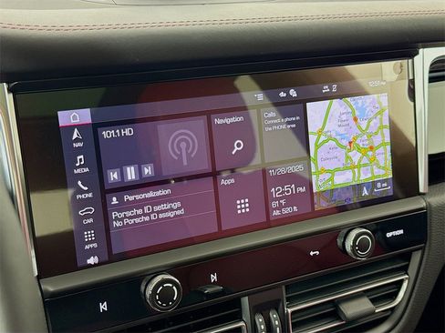 Used 2025 Porsche Macan image 19