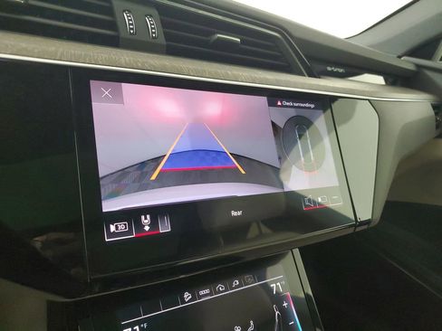 Used 2023 Audi e-tron Premium Plus w/ Premium Plus Package image 29