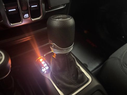Used 2021 Jeep Gladiator Sport AWD/4WD image 15