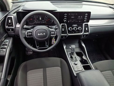Certified 2023 Kia Sorento LX FWD image 11