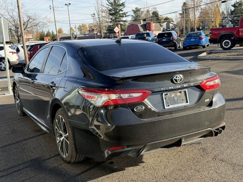 Used 2019 Toyota Camry L image 5