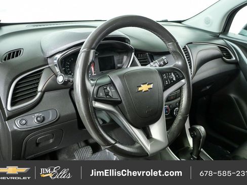 Certified 2020 Chevrolet Trax LT w/ LT Convenience Package AWD/4WD image 4