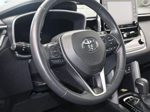 Used 2022 Toyota Corolla Cross XLE image 16