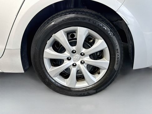 Used 2021 Toyota Corolla LE FWD image 36