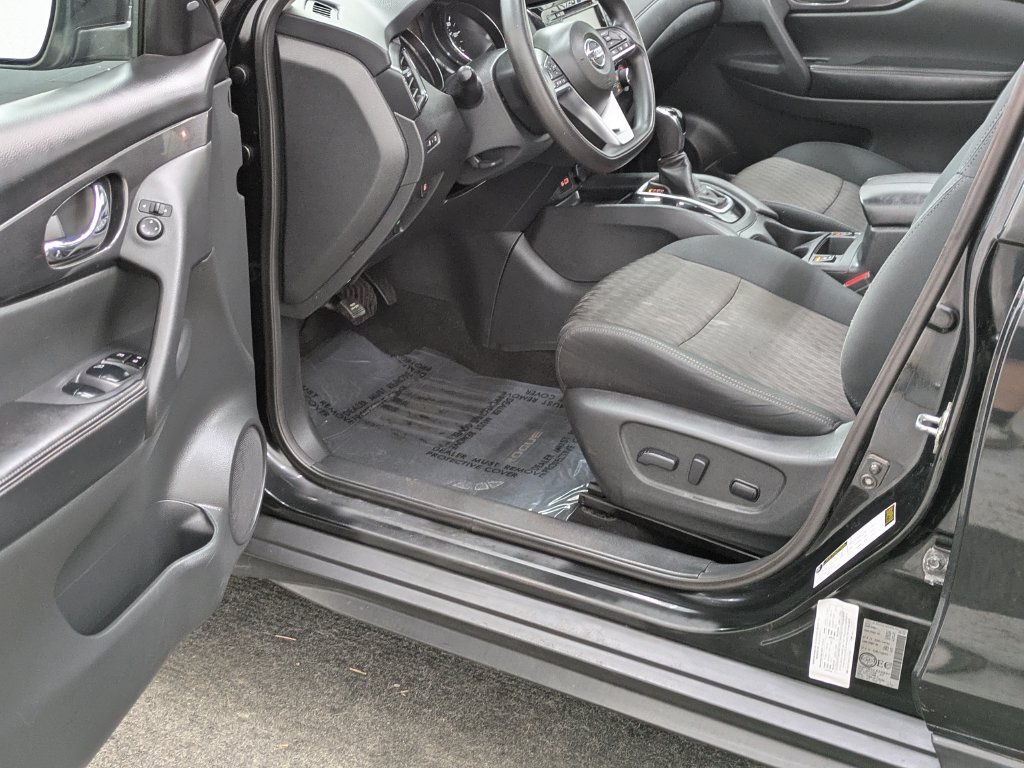 Used 2018 Nissan Rogue SV AWD/4WD image 25