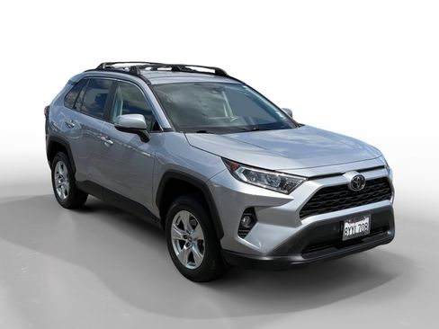 Used 2021 Toyota RAV4 XLE AWD/4WD image 7