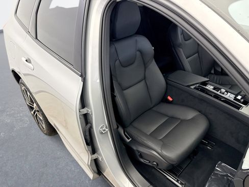 Used 2025 Volvo XC60 B5 Plus image 16