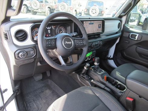 New 2025 Jeep Gladiator Sport image 15