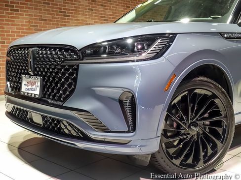 Used 2026 Lincoln Aviator Reserve AWD/4WD image 2