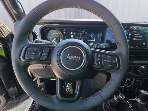 Used 2024 Jeep Wrangler Unlimited AWD/4WD image 9