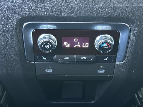 Used 2023 GMC Yukon AT4 w/ Technology Package AWD/4WD image 13
