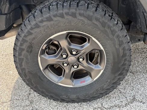 Used 2019 Jeep Wrangler Unlimited Rubicon w/ Advanced Safety Group AWD/4WD image 38