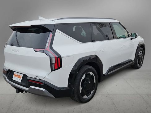 Used 2024 Kia EV9 Land w/ Towing Package image 9