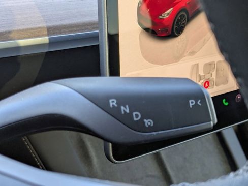 Used 2023 Tesla Model Y Performance image 11