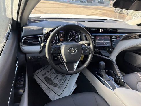 Used 2020 Toyota Camry LE image 12