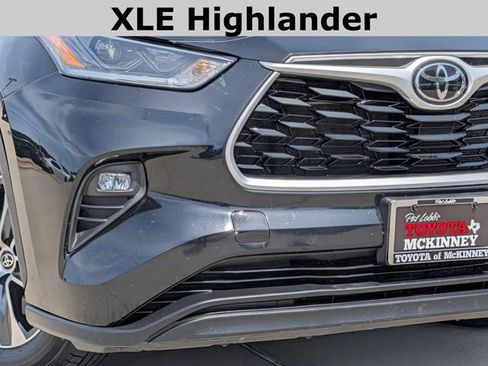 Used 2021 Toyota Highlander XLE FWD image 3