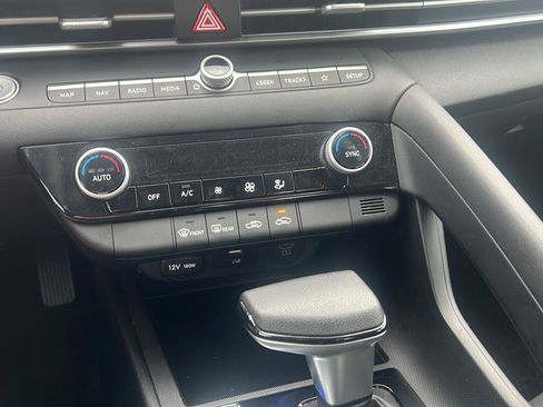 Used 2024 Hyundai Elantra SEL FWD image 18
