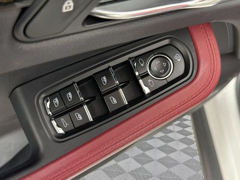 Certified 2023 Porsche Macan AWD/4WD image 14