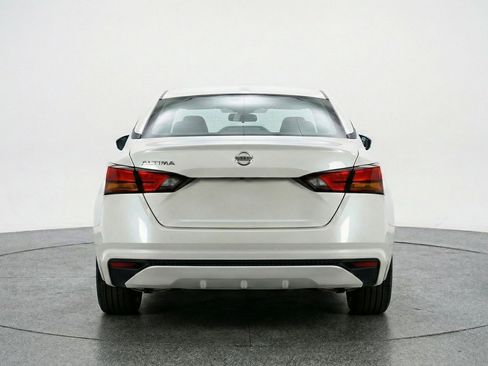 Used 2025 Nissan Altima 2.5 SV FWD image 7